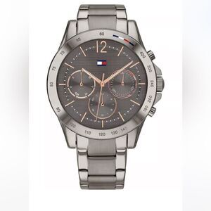 NWT TOMMY HILFIGER
Women's Gunmetal-Tone Stainless Steel Bracelet Watch 38mm